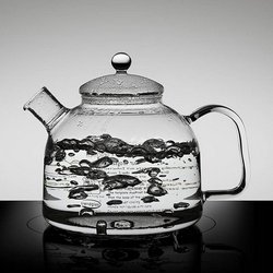 Почему из полного чайника вода при нагревании выливается